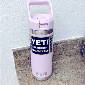 NEW Yeti -RAMBLER 18 OZ WATER BOTTLE W/ COLOR-MATCHED STRAW CAP limited edition